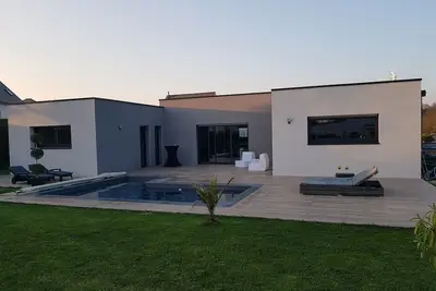 Image de Magnifique villa autour d’une piscine chauffée, à 15’ des plages, à 5’ de vannes