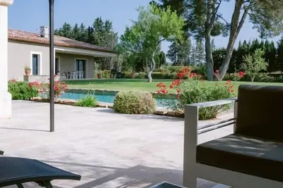 Image de Villa des Amandiers, maison contemporaine de charme au pied du Luberon