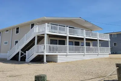 Image de Ocean Block. Duplex. Brant Beach. Beach Badges. Beach equipment. Deck. .