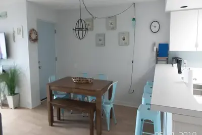 Image de Ocean Front. Pool. Beach Badges. Wifi. Washer & Dryer. Ocean Front 3rd floor split level Condo. .