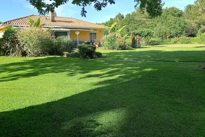 Image de Maison tout confort dans un cadre exceptionnel verdoyant et arboré très calme.
