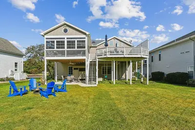 Image de Rate Discounted Over $1000 Off Both Weeks Of Jun 28-Jul 5 & Jul 5-12 2025! <br>Canal Front Pet Friendly Awesome vacation beach home nestled on the canal in the highly sought-after golf community of Salt Pond! Ownership has tons of hospitality bus