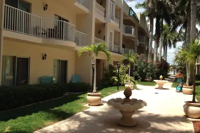 Image de Palm Bay Club #313 Wonderful Bayside Condo close to beautiful beach and pools