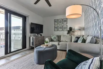 Image de Coastal Water’s Fave! OceanViews, location, super clean and cute cute!