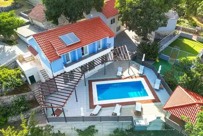 Image de Villa - private heated pool, sports field, Bbq