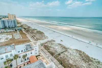 Image de Ocean Front Condo w/ beach access and pool