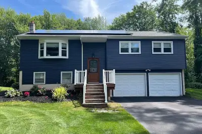 Image de Great East Side Home - 5 mins from track and town