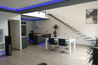 Image de Villa contemporaine avec  jacuzzi privé<br><br>