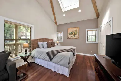 Image de The Pinecone Treehouse