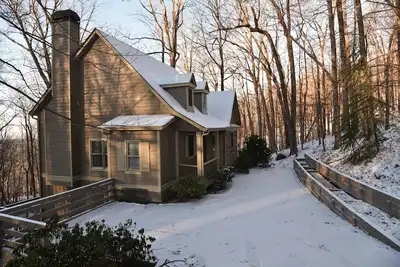 Image de Quiet, Cozy, Big Canoe Ga, Mountain Cabin. With a gorgeous view of nature.