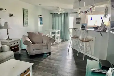 Image de 2br/2ba Next to Freeman Park/Cb Pier Two Parking Spots l Pool