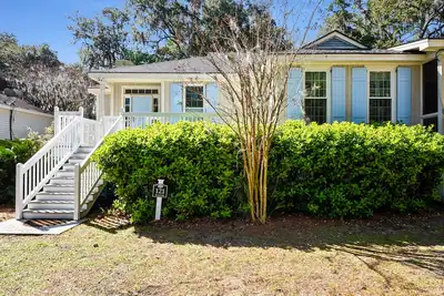 Image de Beautiful Ocean View Cottage. Golf cart included with booking. Firepit!