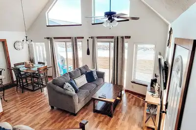 Image de Cozy Okoboji Cabin at Bridges Bay