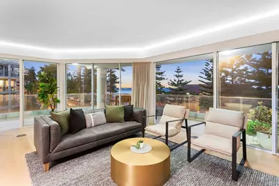 Image de Luxury 3 Bedroom Apartment Steps from World Famous Manly Beach