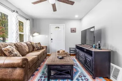 Image de Paris in the Heights: 3Bed+Backyard Patio