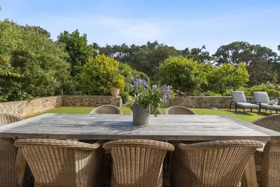 Image de Freestone Park - this sensational Bells Beach property offers peace, privacy and luxury