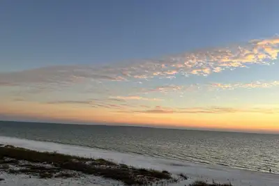Image de Enjoy Your Beach RendezVue at the Vue! Family-Sized Luxury 3/2 On The Beach!