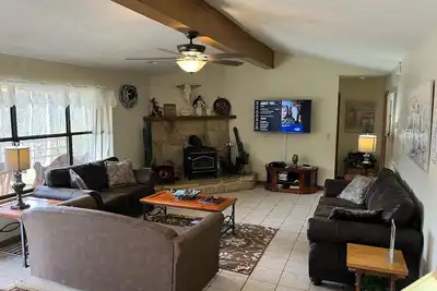 Image de Secluded and private with Beautiful Mountain Views, Hot Tub, Pet Friendly!