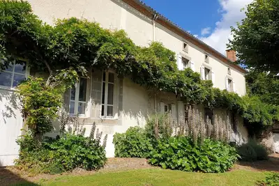 Image de un vallon au cœur du village