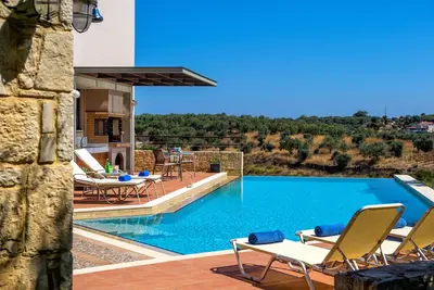 Image de Luxury modern villa near the beach with huge swimming pool and panoramic view