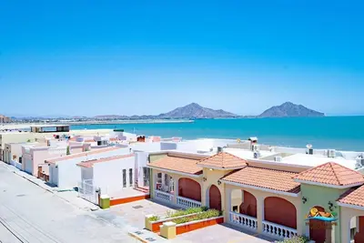 Image de Incredible Beach side complex home Jerry`s Beach Club condo 4