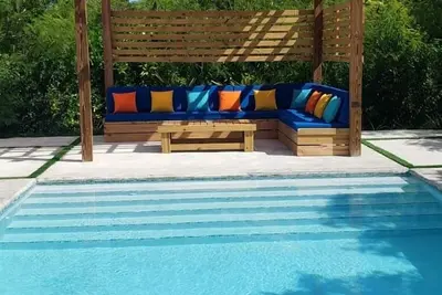 Image de 2 minute walk to Grace Bay Beach - Newly Renovated 4 Bedroom, 4 Full Bath.