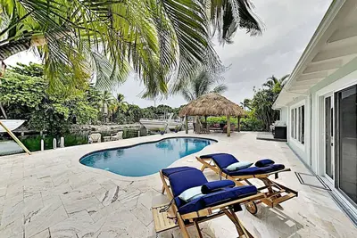 Image de Waterfront Oasis w/ Pool, Tiki Lounge, Dock & Bbq
