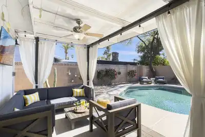 Cabana Retreat | Amazing Poolside Getaway