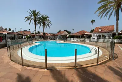 Image de Cozy bungalow with private heated pool