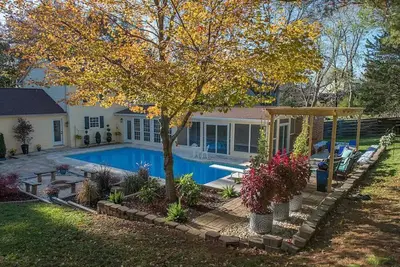 Image de Pool Home~Every Amenity~Safe Neighborhood!