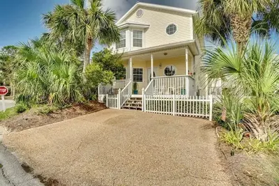 Image de Comfy family friendly house, short stroll to the beach!