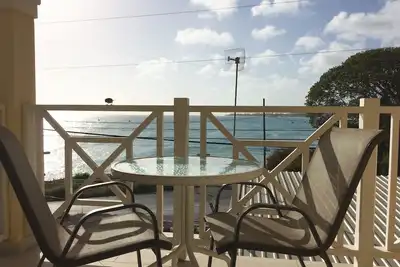 Image de Suits Me \"Studio C\" Across From The Sea