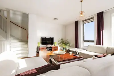Spacious house with large rooftop, kingsize bed and speedy Wifii