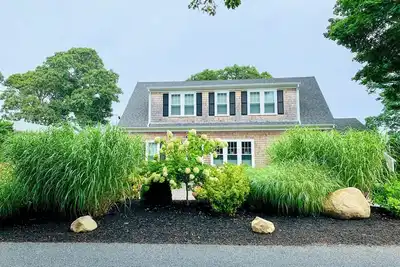 Image de Beautiful and pristine 4 bedroom home, 7 minute walk to the Beach!