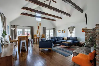 Image de JerseyShore Gem w/retro cabana. Prime Location. Walk2Beach NYCFerry, Restaurants