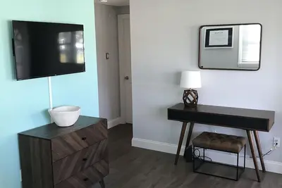 Image de Beach Bliss: 3 Roku Smart Tv's, Wifi, Only Blocks From The Bay