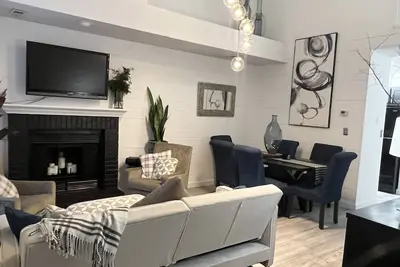 Image de Beautiful, completely renovated, 2 Bedroom, 2 Bath Condo