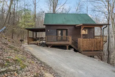 Image de Hot Tub, WiFi, No Pet Fee - Beary Cozy - Romantic Cabin in Red River Gorge, Kentucky!