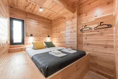 Image de GuestReady - Bois et verre