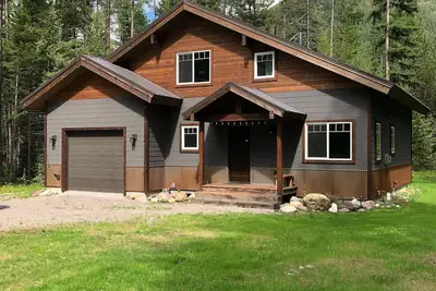 Image de Perfect location between West and East Glacier Park entrances and next to river!