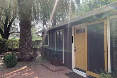 Romantic cottage just 3 blocks from the plaza
