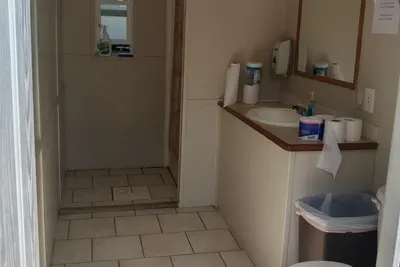 Image de Riverfront camping. Large multi-family site. Private dedicated bath. Tents & RVs