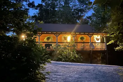 Image de Clean Private Cabin With Incredible Rear Deck And Lake Privileges