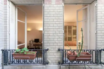 Image de 1br apartment on Blvd LaTour Maubourg with patio
