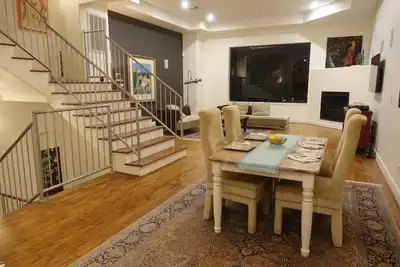 Image de Contemporary Houston Townhouse