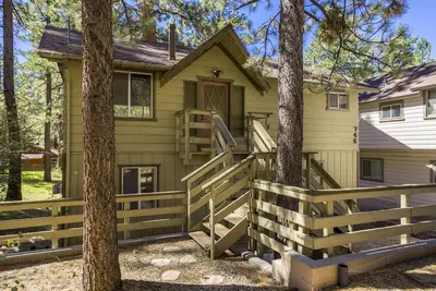 Image de 1 Mi to Slopes: Big Bear Ski Haven w/ Hot Tub