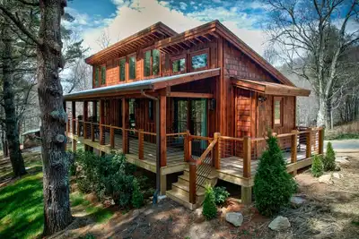 Image de Hawks Ridge - Eagles Nest home with fireplace, amenities