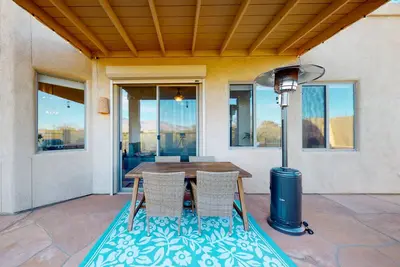 Image de Mountain-view snowbird-friendly home with alfresco dining & Sonos - dog-friendly