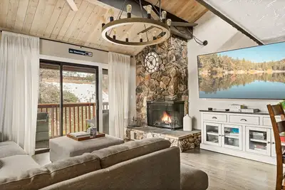 Image de Single closest residential property to the lifts - Heavily Upgraded Summit Lodge