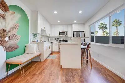 Image de Modern 4Bd Family Condo (10mins to Downtown)